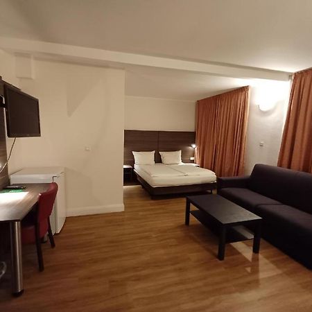 Hotel Ariana Koeln 外观 照片